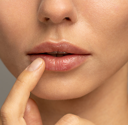 It sneaks in from here and it sneaks out from there - how to protect your skin from the cold?