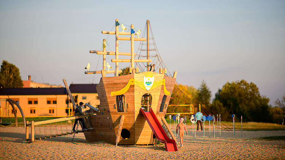 Tamula beach promenade playground